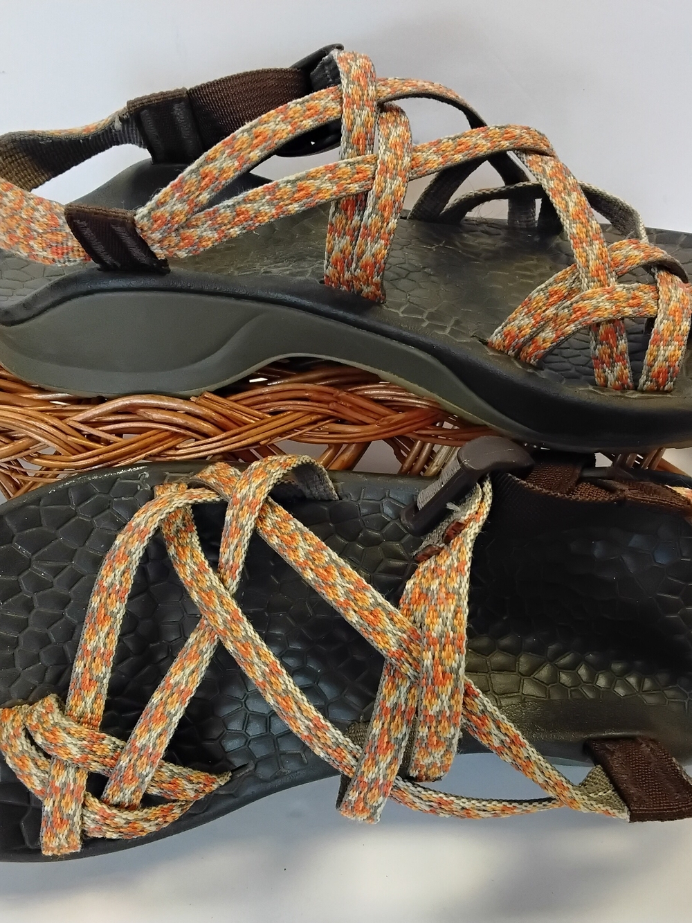 CHACO VIbram Women’s S/8.5 Multi-Color Strappy Comfort Sandals